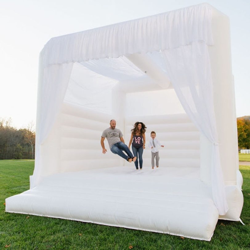 Customized 2021 new designed outdoor adults white inflatable wedding jumper bounce house bouncy jumping castle