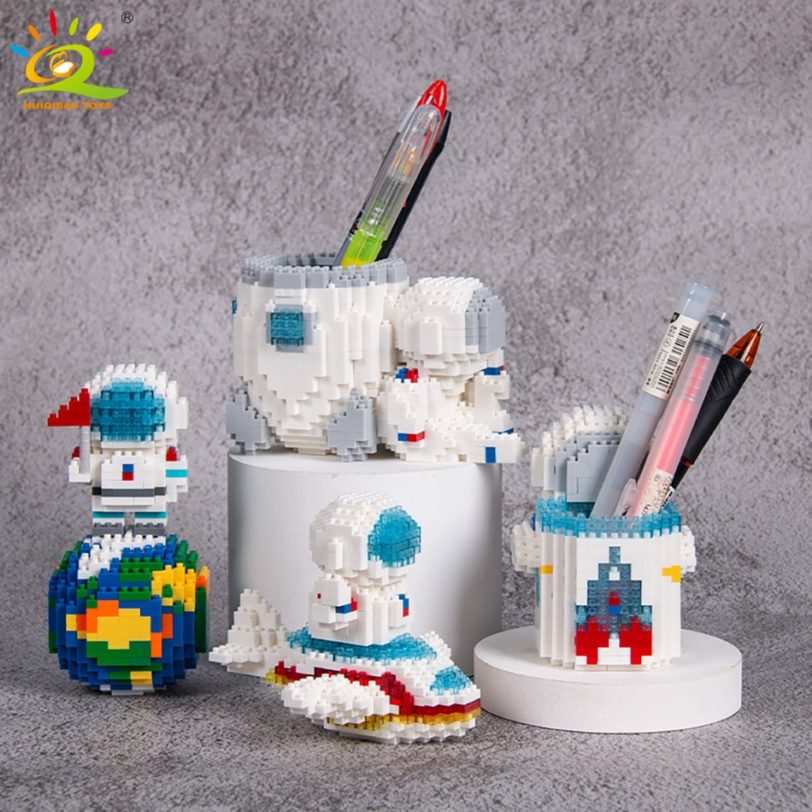 HUIQIBAO Space Astronaut with Moon Pen Holder Micro Building Block City Nanobricks Mini Diamond Bricks Children Construction Toy