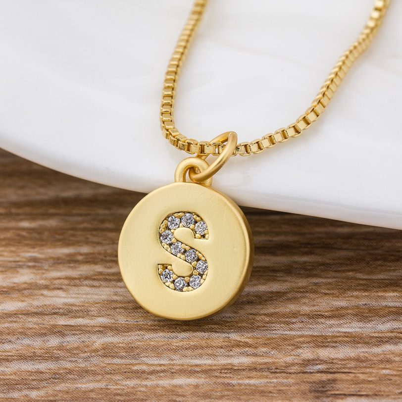 Hot Sale Wholesale Women Girls Gold Initial 26 Letters Necklace Long Charm Personal Necklace Pendants Copper