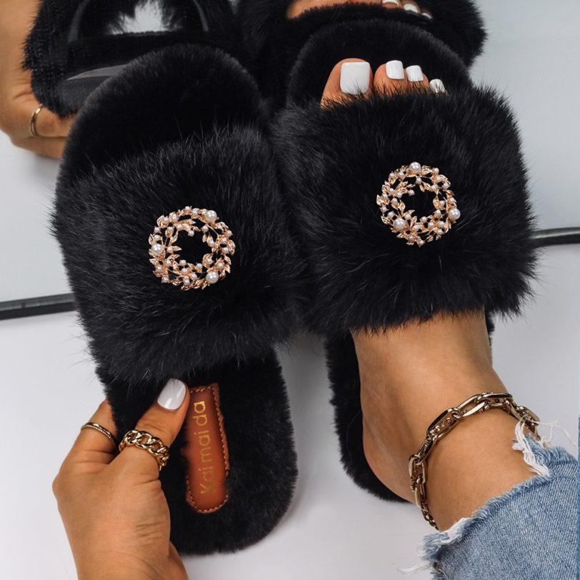 Fluffy Slides Flip Flops Female Pearl Wreath Indoor Slippers Designer Fur Sandals Plush Slippers Women Luxury 1