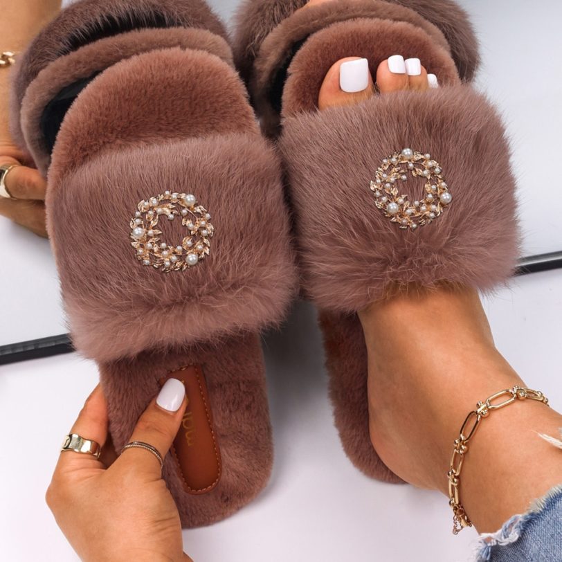 Fluffy Slides Flip Flops Female Pearl Wreath Indoor Slippers Designer Fur Sandals Plush Slippers Women