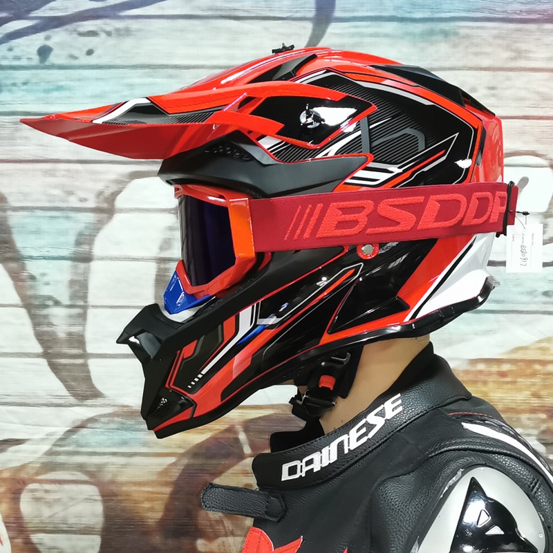 Off road helmets electric motorcycle helmets and high mountain bike cover all of the four seasons